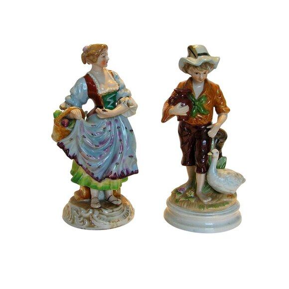 Romantic Colonial Peasant Couple Large Figurines - Picture 5 of 6
